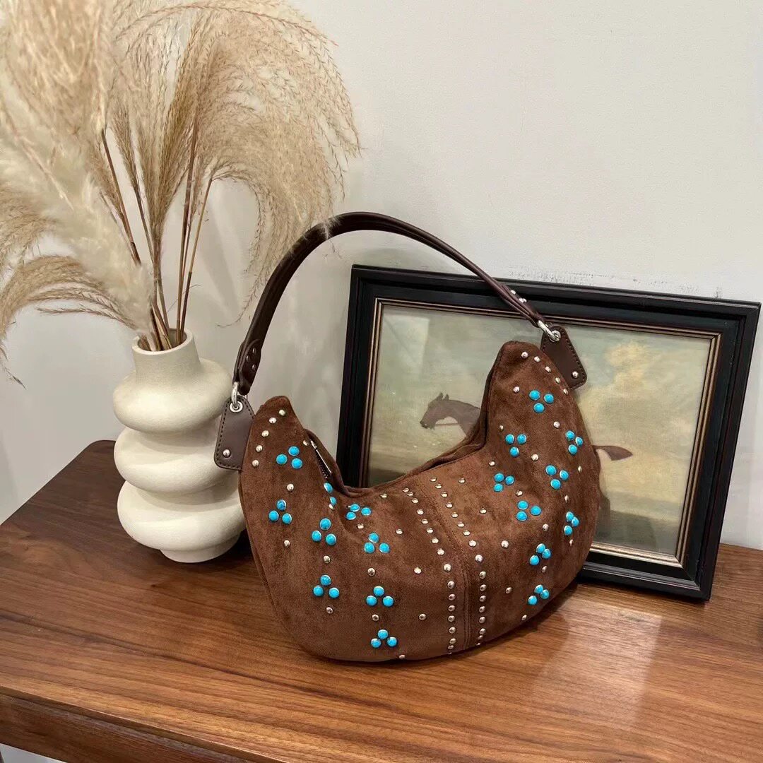 复古铆钉机车包百搭大容量托特包2025新款半月包磨砂宝石斜挎包潮