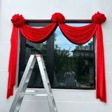 Свадебный красный цветочный шар, сельский двор, красная шелковая ткань, перила для свадебной комнаты, балкона, украшение внешней стены виллы