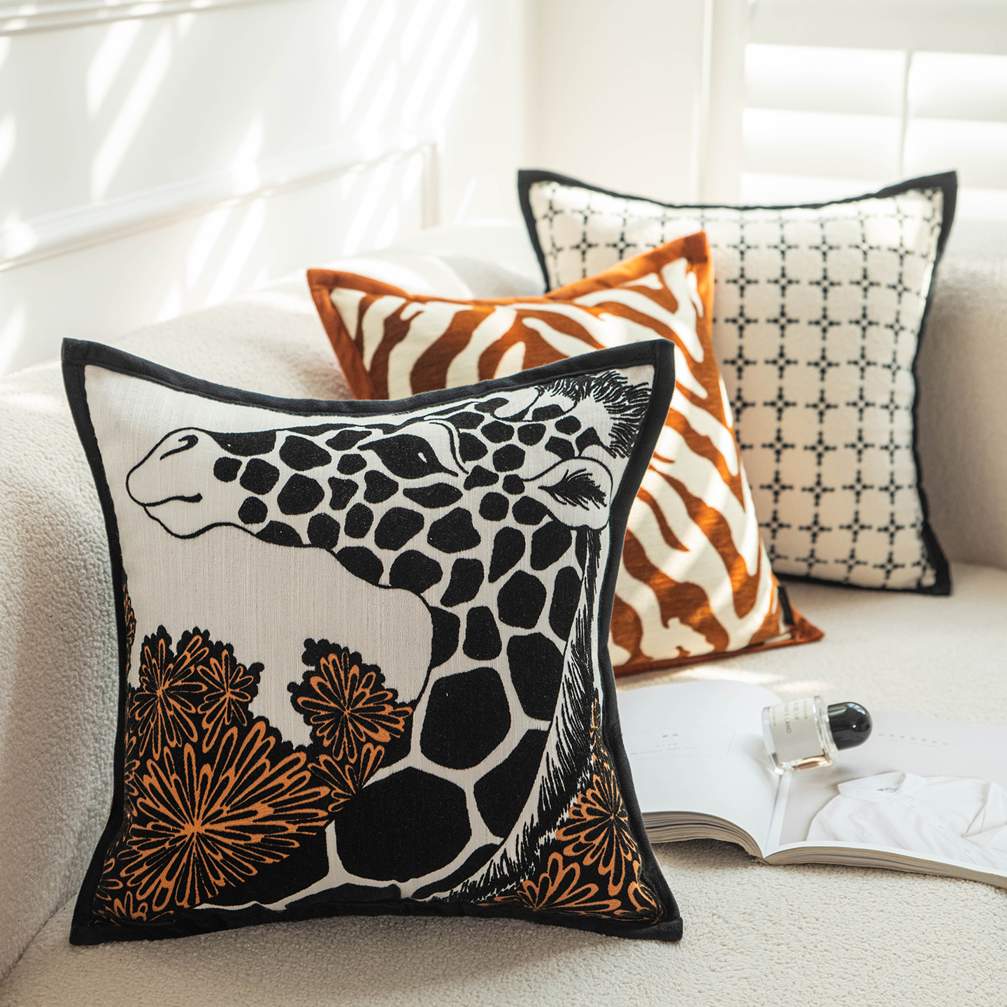 软装轻奢奶油风加厚黑白抱枕靠垫大尺寸客厅沙发大靠枕套腰靠背垫