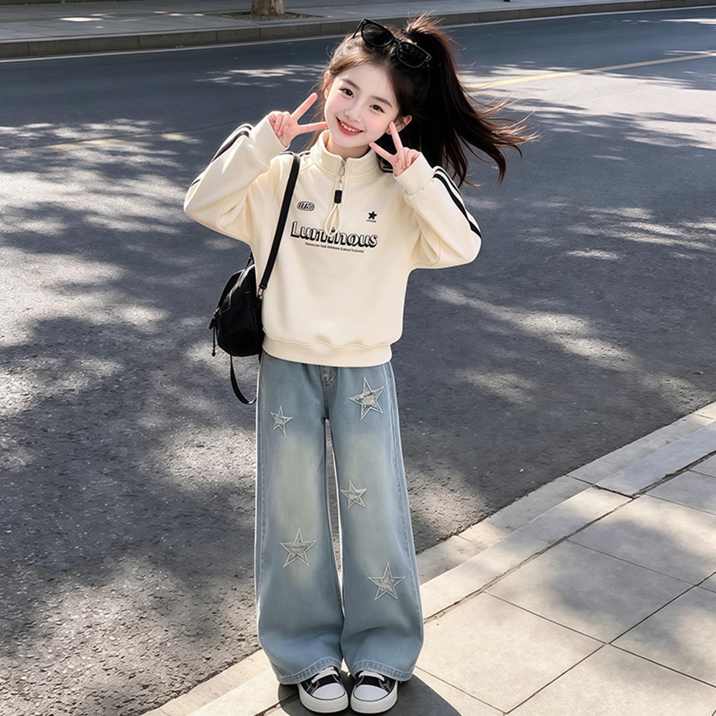 女童卫衣套装春秋2026新款女孩超火立领上衣牛仔裤初中生大童秋装