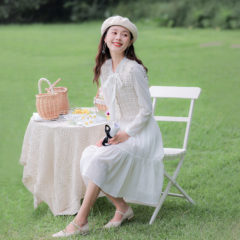 春装2024年新款女修身裙子法式温柔风两件套小香风马甲套装连衣裙