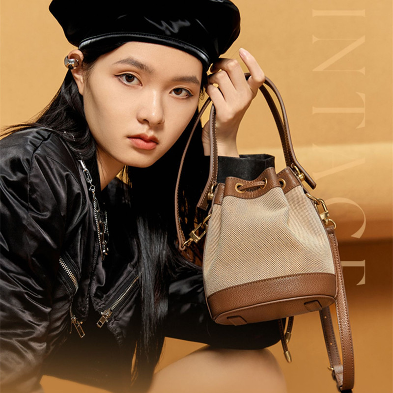 小众设计水桶包包女士2025新款潮高级感上班小拎包手提包斜挎包包