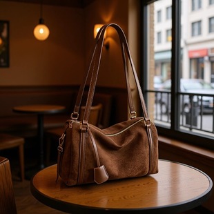 复古波士顿枕包女新款百搭麂皮绒单肩包大容量复古通勤斜挎包