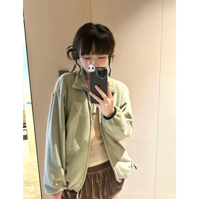 一只豌豆抹茶绿夹克云朵般外套