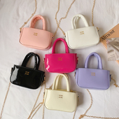 女童包包2025新款 斜挎包儿童洋气小方包女孩宝宝手拎外出小挎包潮