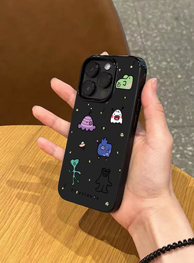ins卡通可爱小怪兽插画手机壳适用苹果17promax新款iphone15亮黑色14pro磨砂超薄13硅胶12男女16全包防摔软壳