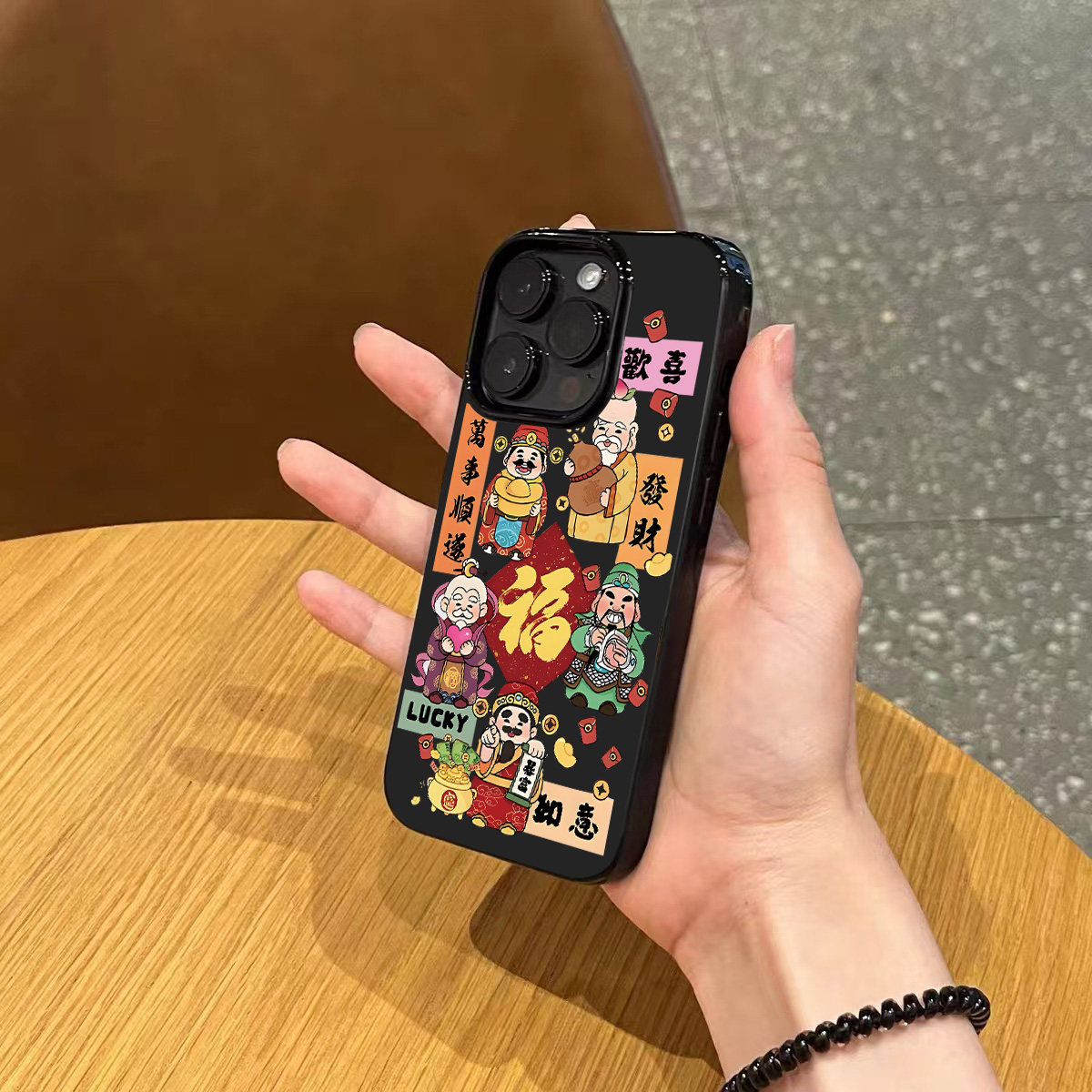 中国风新年喜庆财神爷手机壳适用苹果17promax新款iphone14亮黑色15硅胶13磨砂12男女款11小众16全包防摔软壳