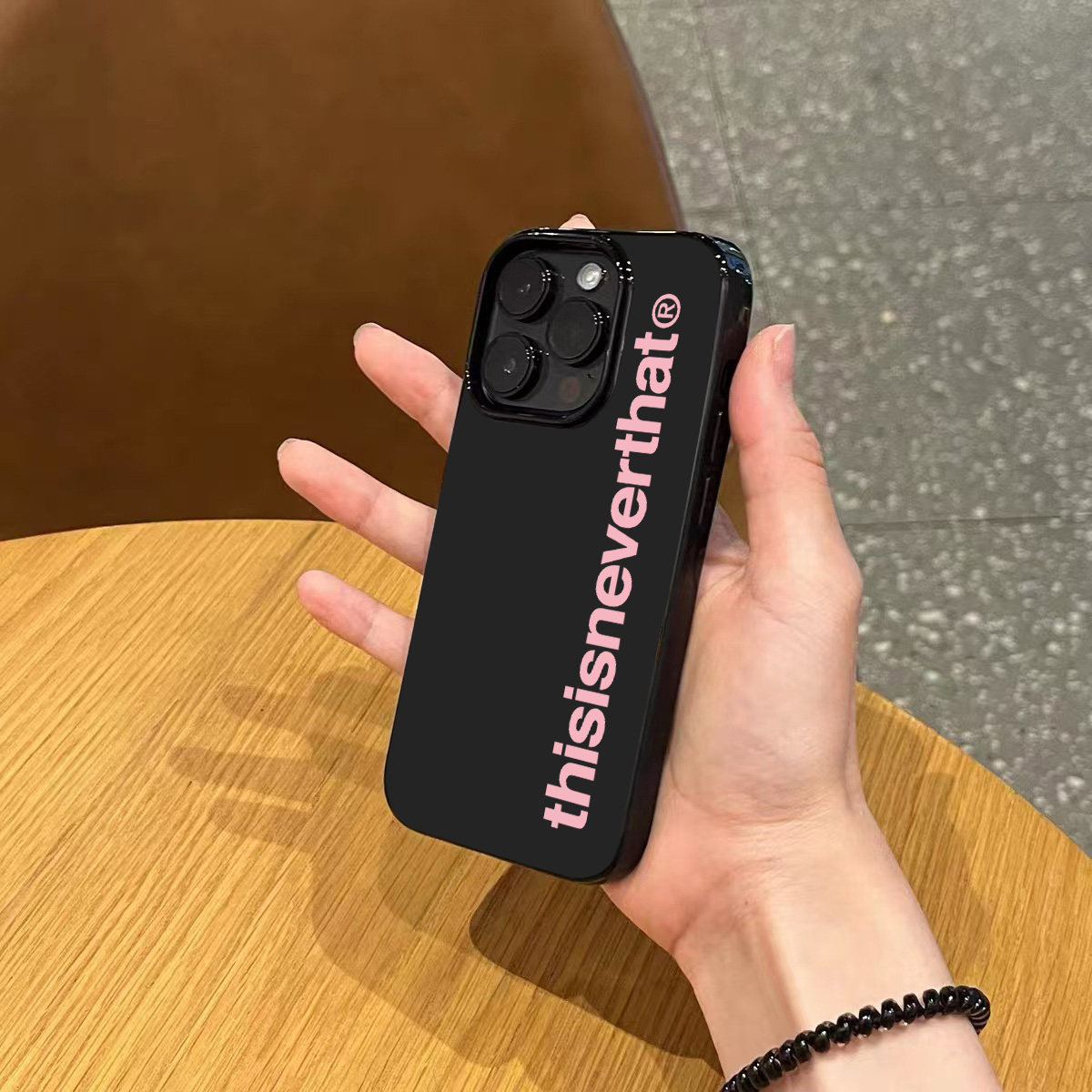 日韩小众ins甜酷粉英文手机壳适用17promax新款iphone16pro亮黑色14硅胶13磨砂12女款11超薄15防摔17全包软壳