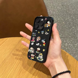 日韩ins风卡通可爱蜡笔小新适用苹果17promax不会撞壳手机壳新款iphone15亮黑色14pro硅胶13情侣12磨砂16软壳