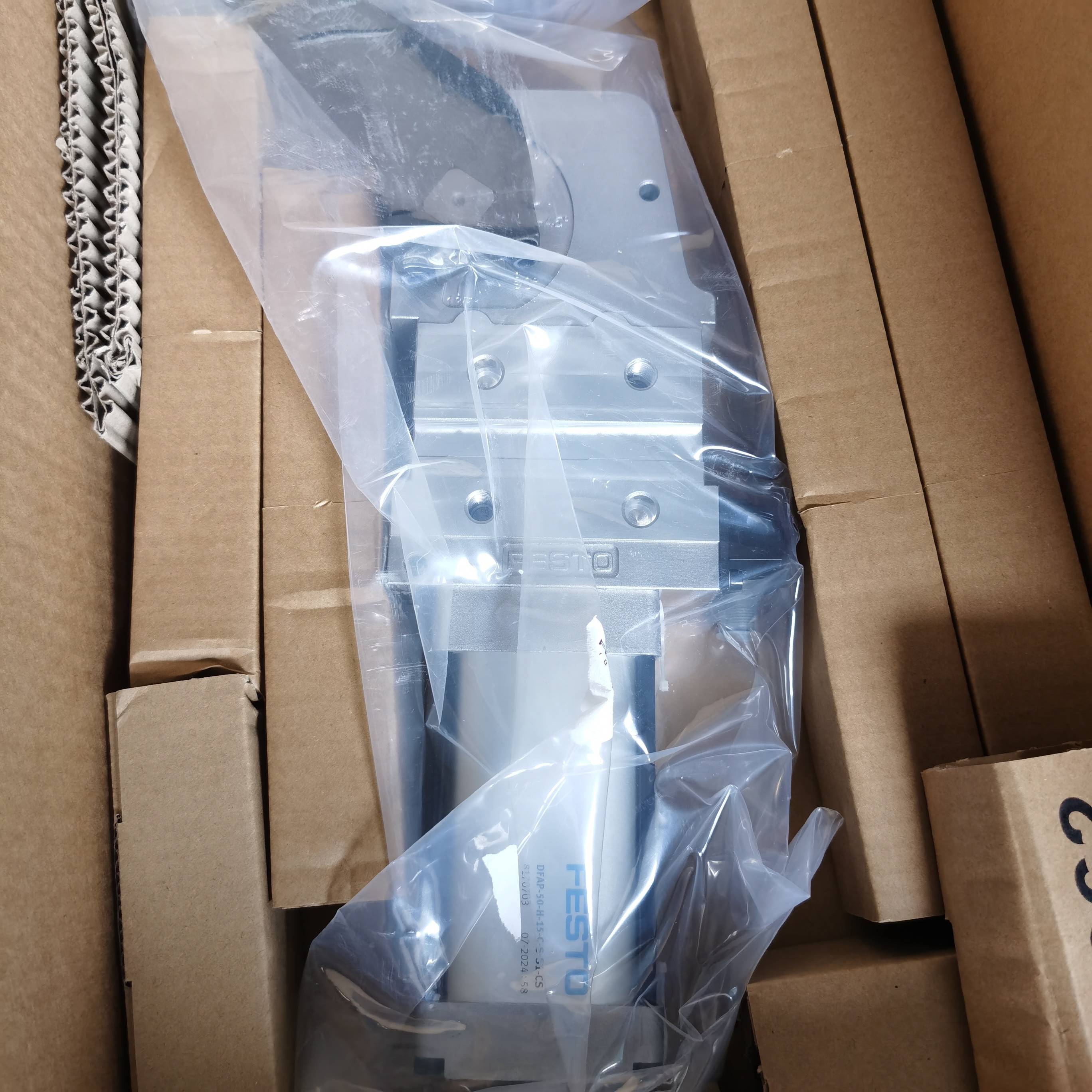 配件FESTO DFAP-63-V-15-C-B-S1-CS  8120437费斯托气缸 全新议价