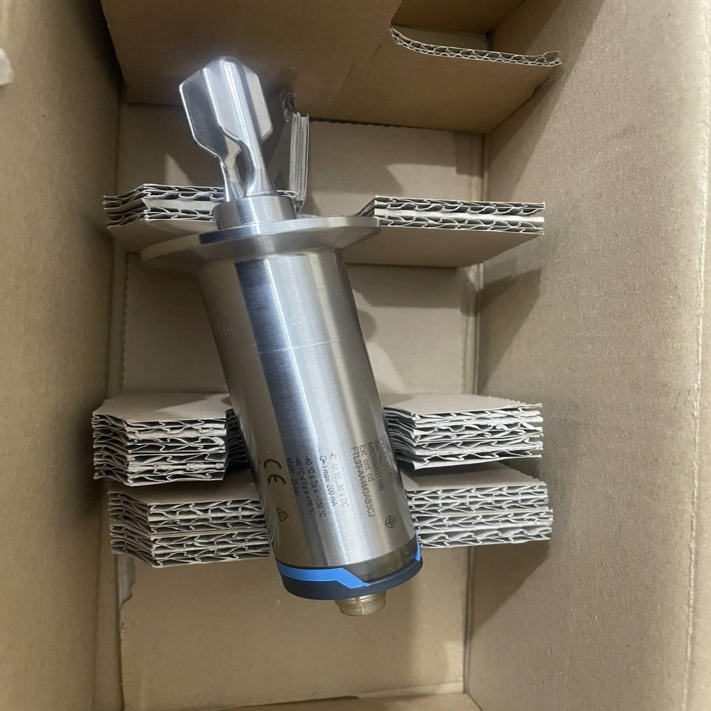 配件FTL33-AA4M3AB3CJ 音叉液位计 E+H 限位开关 FTL33-13740议价