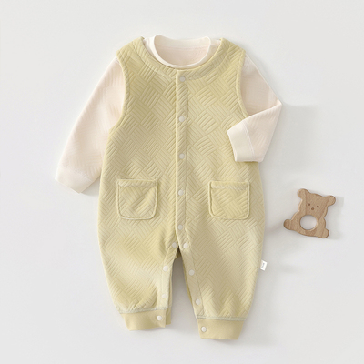 2025年新款婴儿衣服秋季背带裤套装外出服小月龄满月百天宝宝连体