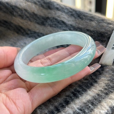 天然缅甸翡翠玉手镯冰种阳绿果绿女款翡翠手镯冰甜绿实拍批发