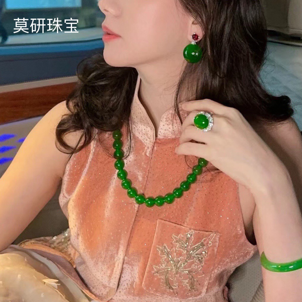 明星同款冰种帝王绿项链翡翠处理正阳绿锁骨链毛衣链秋冬颈链
