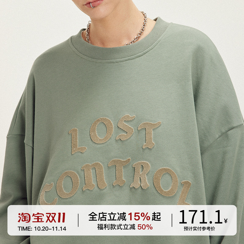 牙刷绣字母卫衣圆领宽松