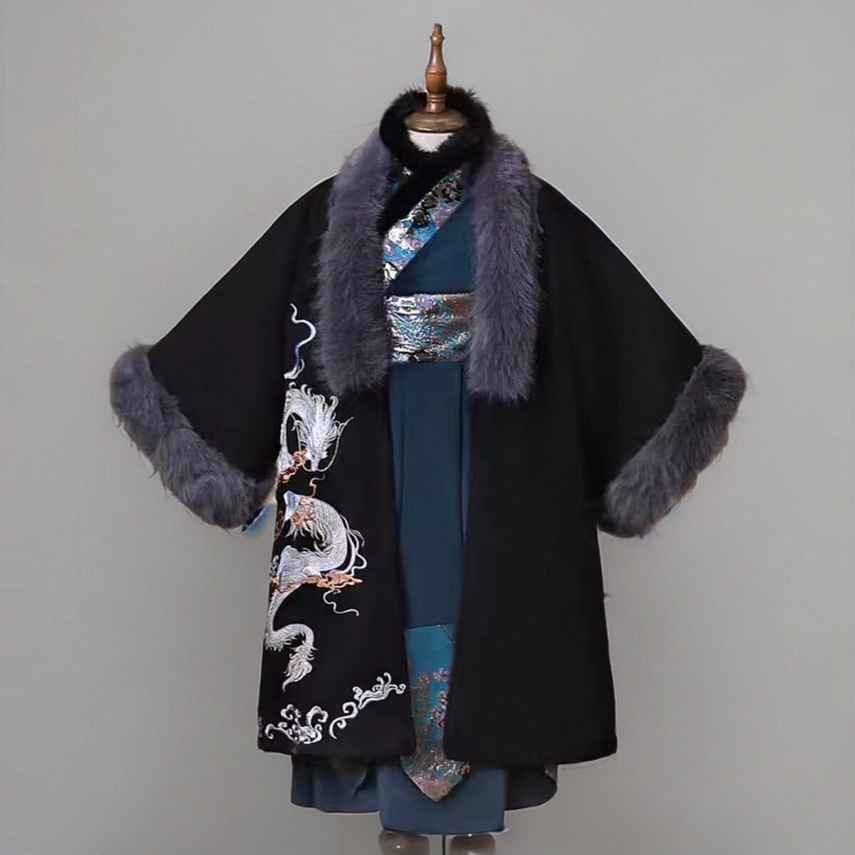 2026新款披风儿童汉服男童黑色刺绣斗篷加绒外套保暖中国风小白龙,童装/婴儿装/亲子装,汉服,淘宝优惠券,粉丝福利购,淘宝优惠卷