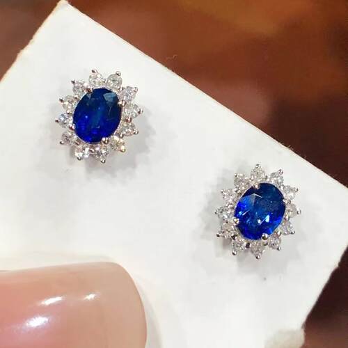 18K金女镶嵌南非高品质钻石 0.85克拉天然皇家蓝蓝宝石耳钉送证书