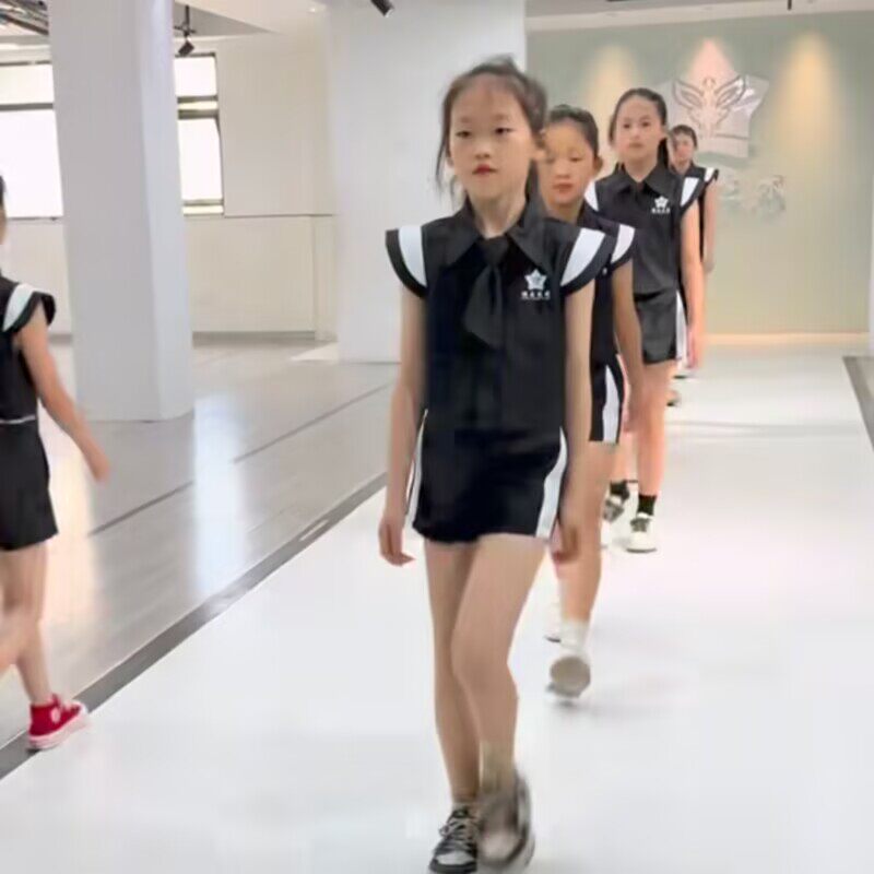 儿童模特形体走秀潮服女童酷潮服高端车模T台服装黑色套装演出服