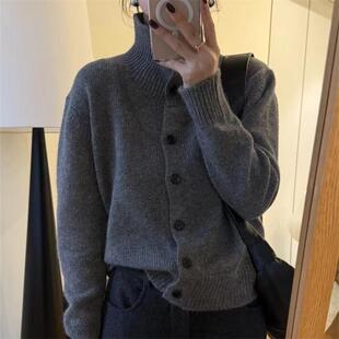 慵懒风高领单排扣加厚羊毛浣熊针织衫女2025冬季新款时尚百搭毛衣
