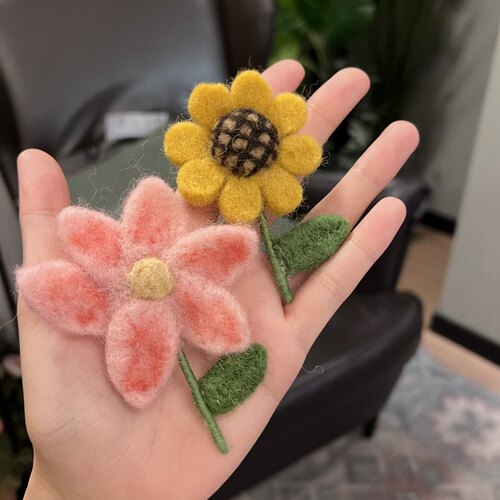 太阳花别针羊毛毡服装