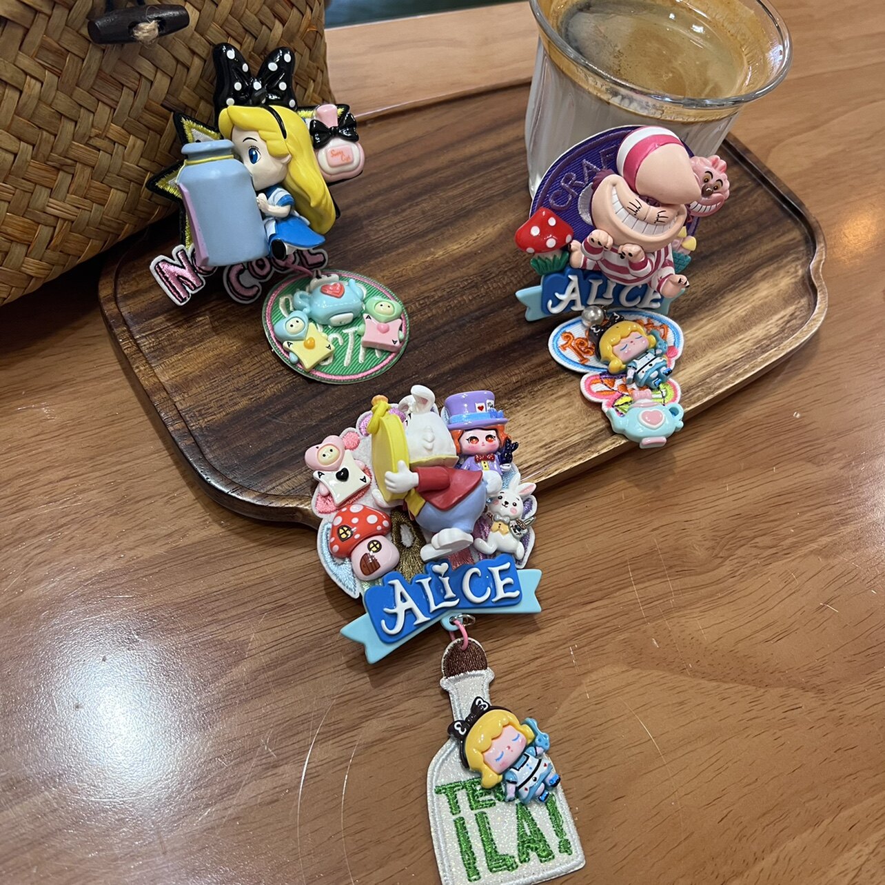 日韩卡通可爱少女心爱丽丝柴郡猫立体贴布网红胸针刺绣布贴包配件