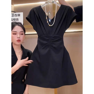 小个子黑色轻奢v领收腰连衣裙2025年夏季新款高级感短裙裙子女装