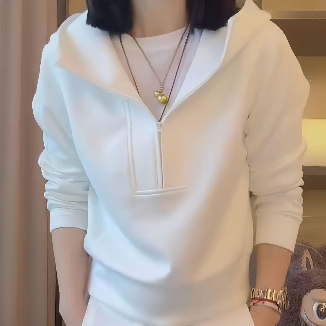 白色连帽半拉链卫衣女