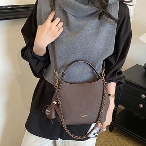 细腻荔枝纹迷你水桶包轻奢金属链条小众通勤单肩斜挎温柔质感女包