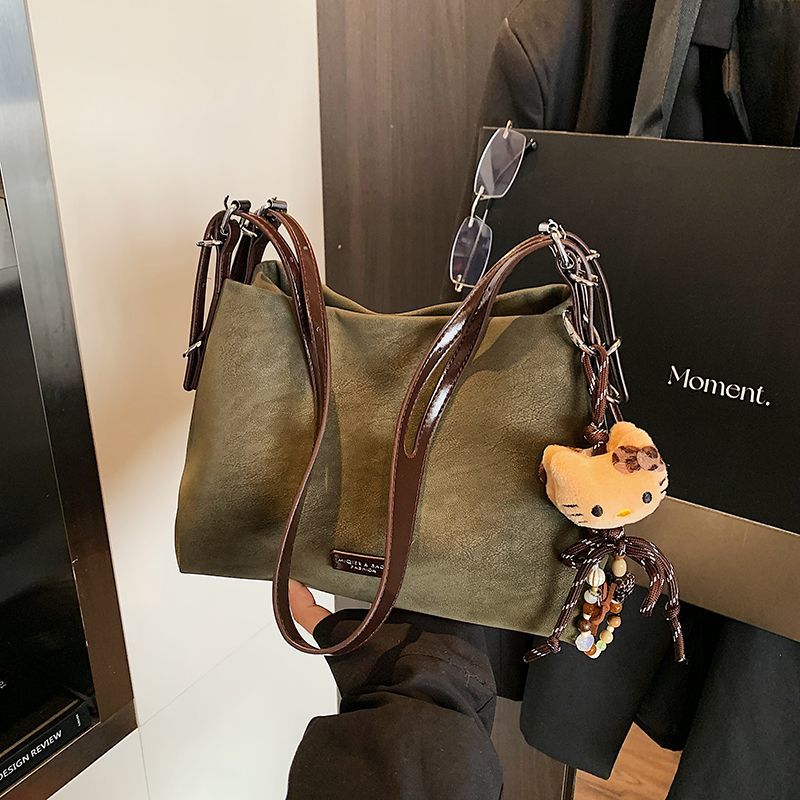 大容量休闲小众斜挎包秋冬新款包包复古百搭单肩时尚通勤托特包