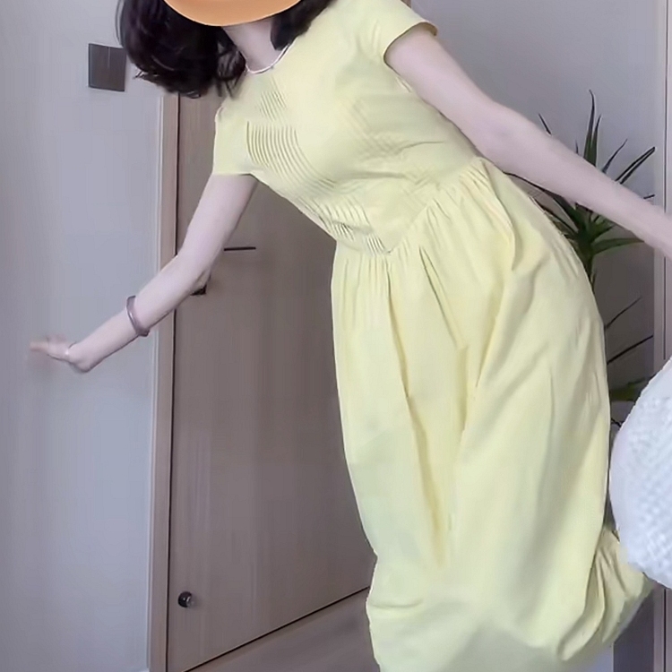 专柜撤回夏季新款韩版小个子穿搭宽松多巴胺显瘦黄色长款连衣裙女