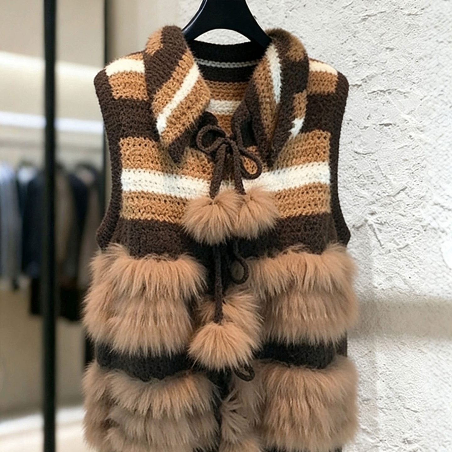 外贸撤回咖色条纹针织马甲女冬炸街气质高端法式毛毛拼接马夹外套,女装/女士精品,大码内搭,淘宝优惠券,粉丝福利购,淘宝优惠卷