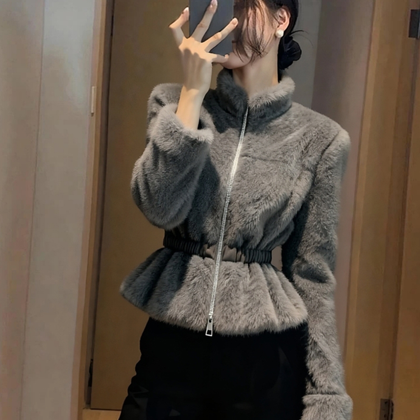 外贸撤回灰色毛绒外套女秋冬超好看独特漂亮时髦洋气高端收腰上衣