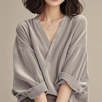 专柜撤回新款高级感法式上衣欧货洋气独特别致灰色丝绒v领衬衫女