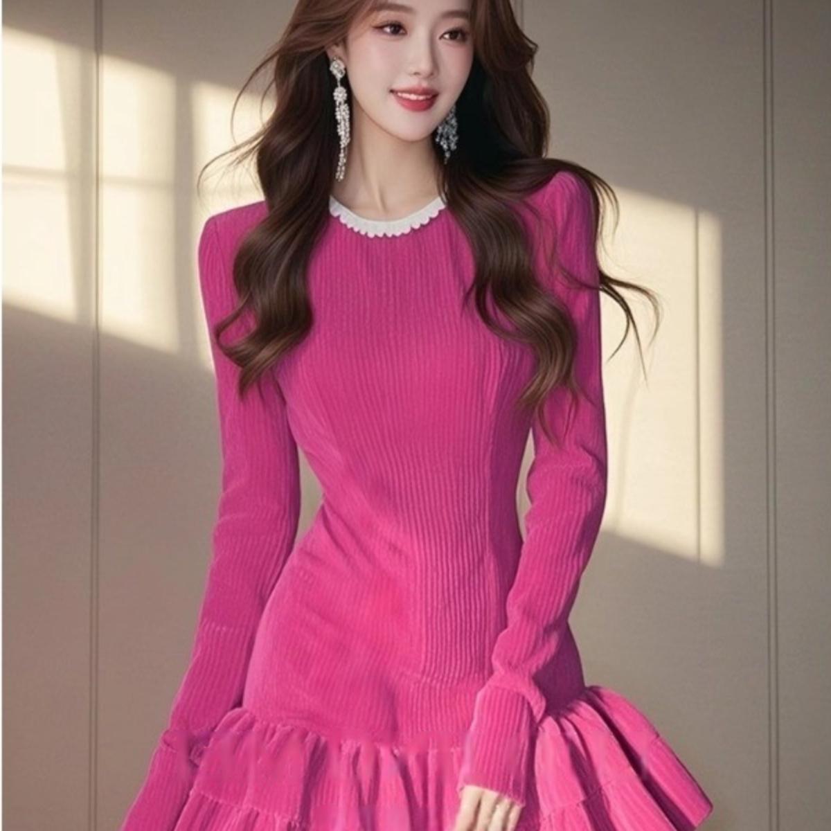 专柜撤回新款女装玫红色荷叶边灯芯绒连衣裙千金风多巴胺绝美小裙