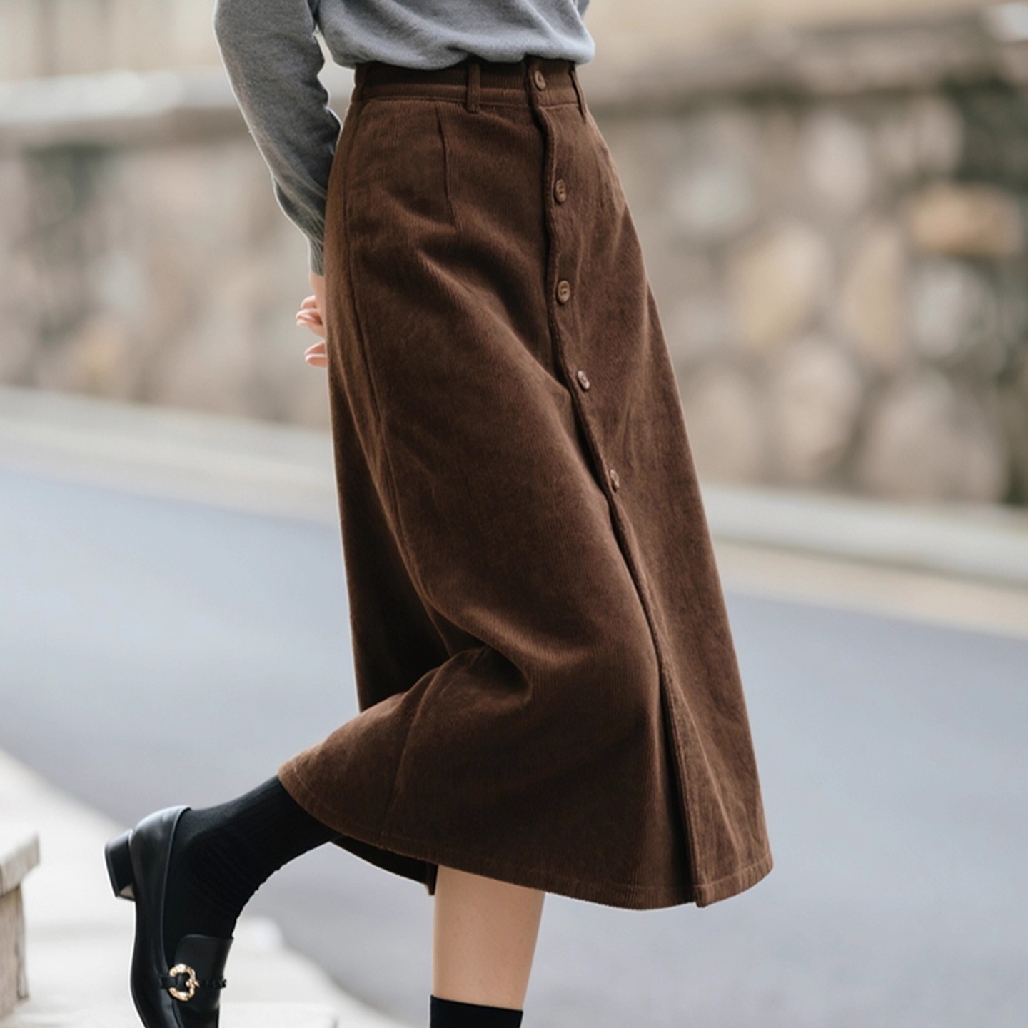 外贸撤回休闲设计高级感2025秋冬季新款棕色灯芯绒高腰半身裙女装