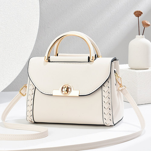 高级感气质小方包2024新款秋冬时尚超火精致手提包气质女士斜挎包