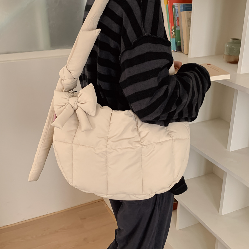 韩版休闲大容量腋下包包女2025新款棉服包尼龙布单肩斜挎饺子包