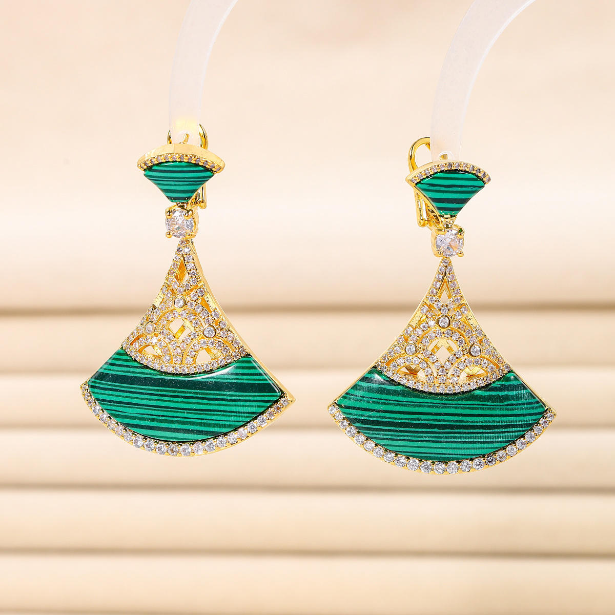 新款小裙子耳钉s925银针高级精致显气质耳饰镶锆石扇形耳环送女友