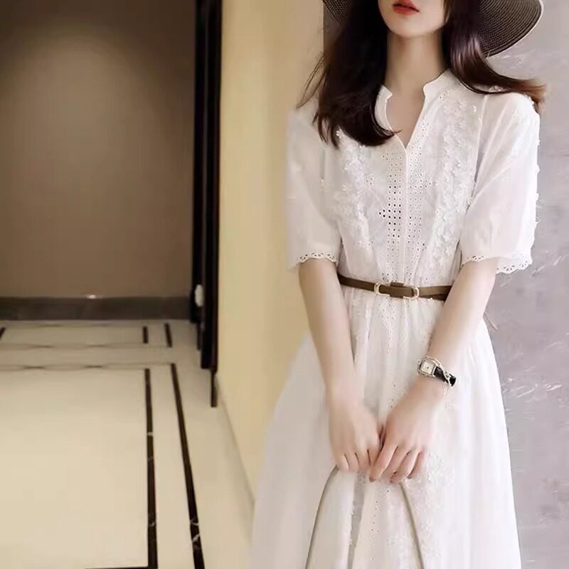 茶歇法式白色连衣裙子女夏季大码微胖MM显瘦收腰蕾丝气质镂空长裙
