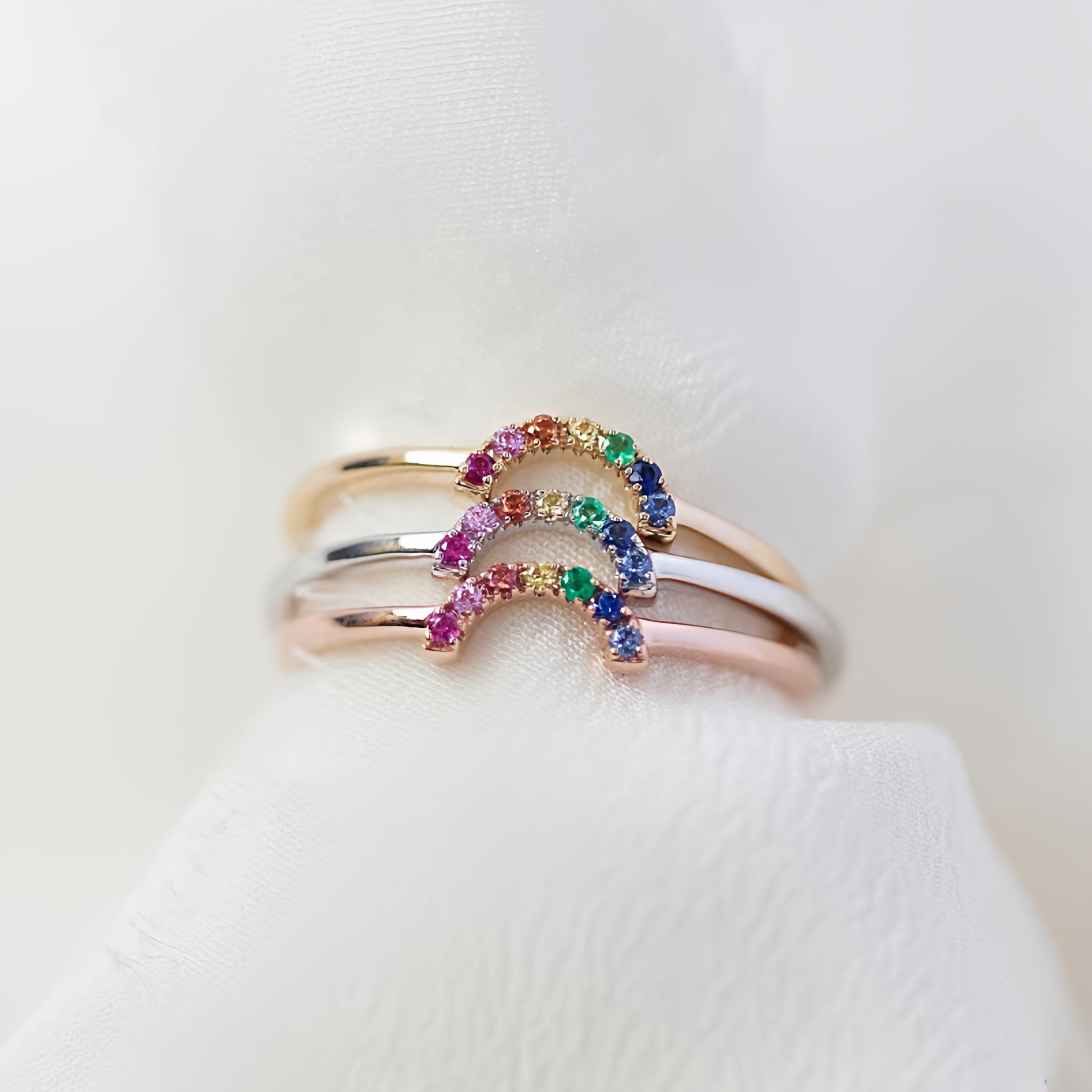 彩虹戒指女款18k金镶嵌钻石彩虹宝石