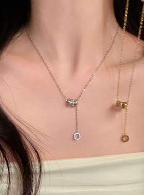 钛钢不掉色小蛮腰轻奢项链女夏网红小众高级设计感配饰锁骨链吊坠