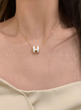 钛钢h字母项链女款轻奢小众高级感2025新款不掉色配裙子百搭配饰