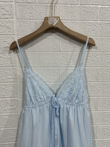 21家美国绝美甜美风提花吊带连衣裙女设计感不规则宽松a字短裙子