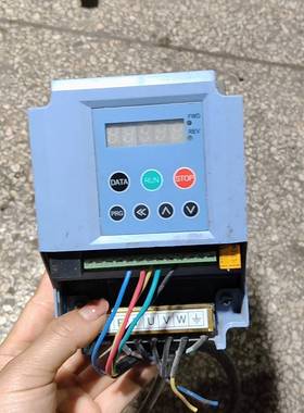 议价广立变频器YWJA7-01D5L2   220V1.5KW实