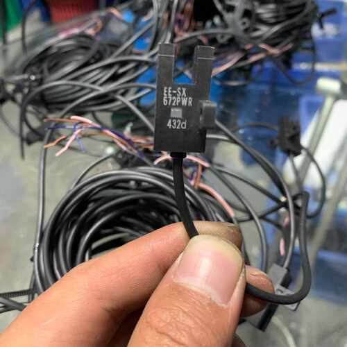 议价全新欧姆龙EESX672PWR槽型光电传感器实物拍摄线可维修