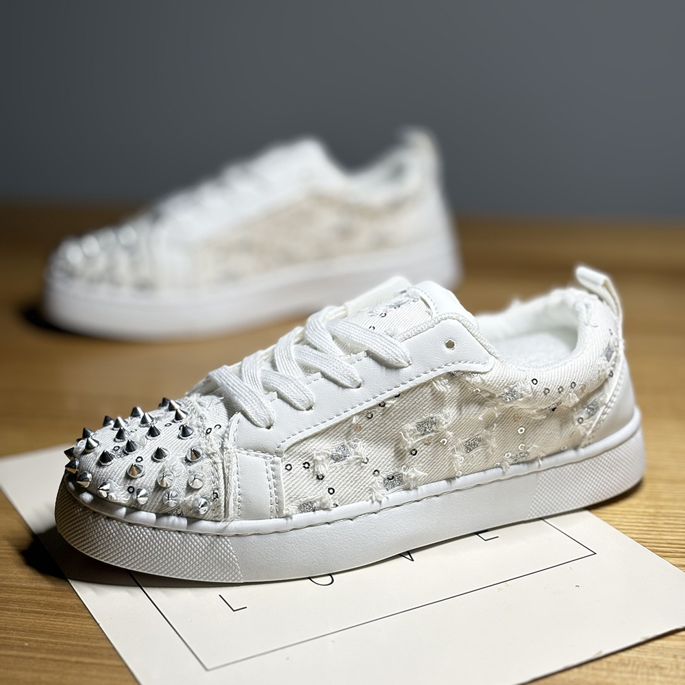 潮流百搭铆钉运动板鞋休闲鞋