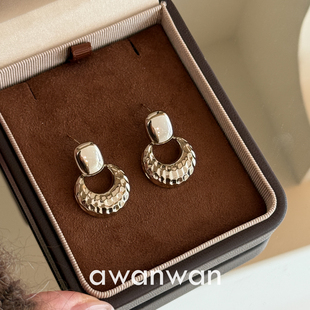 阿婉Wan矜贵老钱高品质贵气感咖金复古耳钉简约时髦百搭秋冬耳饰