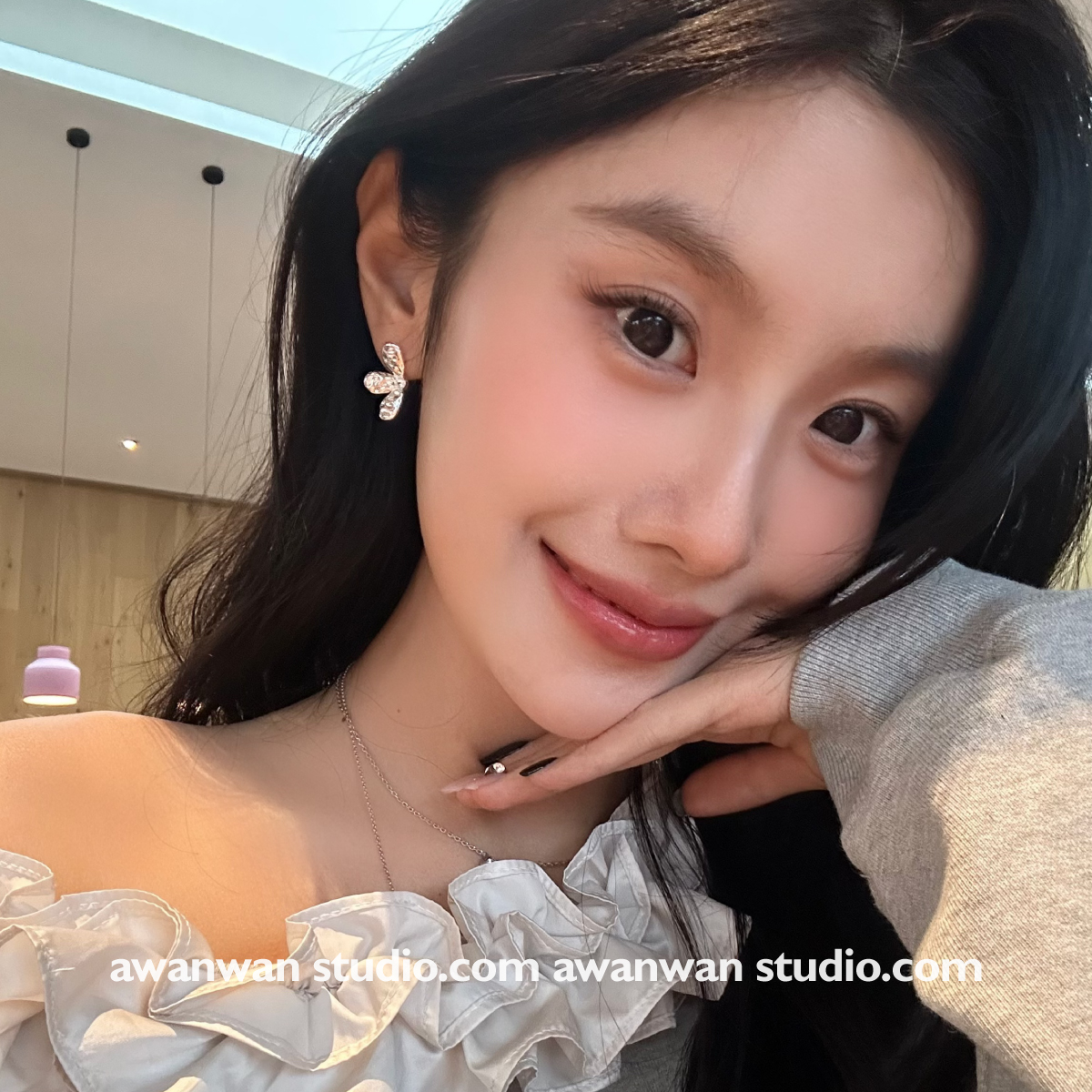 阿婉Wan 小苍兰~时髦感精致金属花瓣耳钉高级感简约百搭耳环耳饰