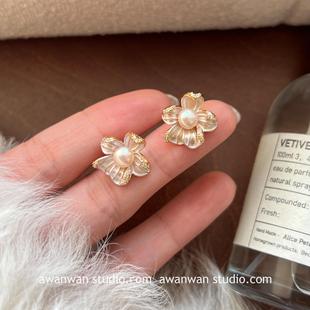 阿婉Wan温柔天花板~春日新款高级感天然淡水珍珠花朵耳钉百搭耳饰