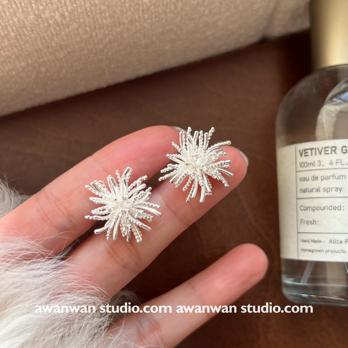 阿婉Wan 雪绒花~清冷感爆闪烟花造型耳钉高级感耳饰冷淡风小众